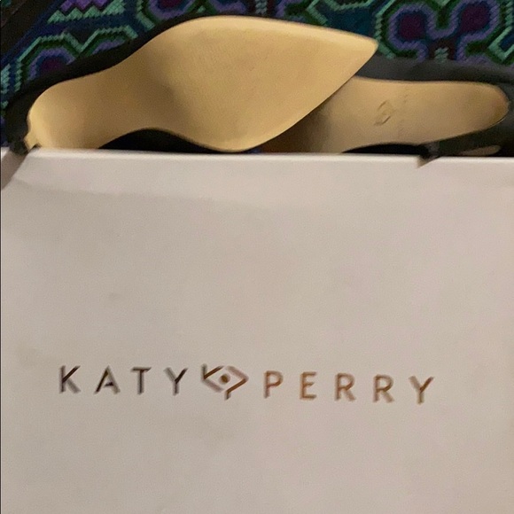 KATY PERRY SATIN HEELS SZ 7 with scrunch anklecuff - Picture 4 of 5